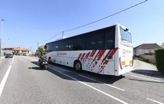 Atascado por una caravana en Nerga el bus de las 16.00 horas
