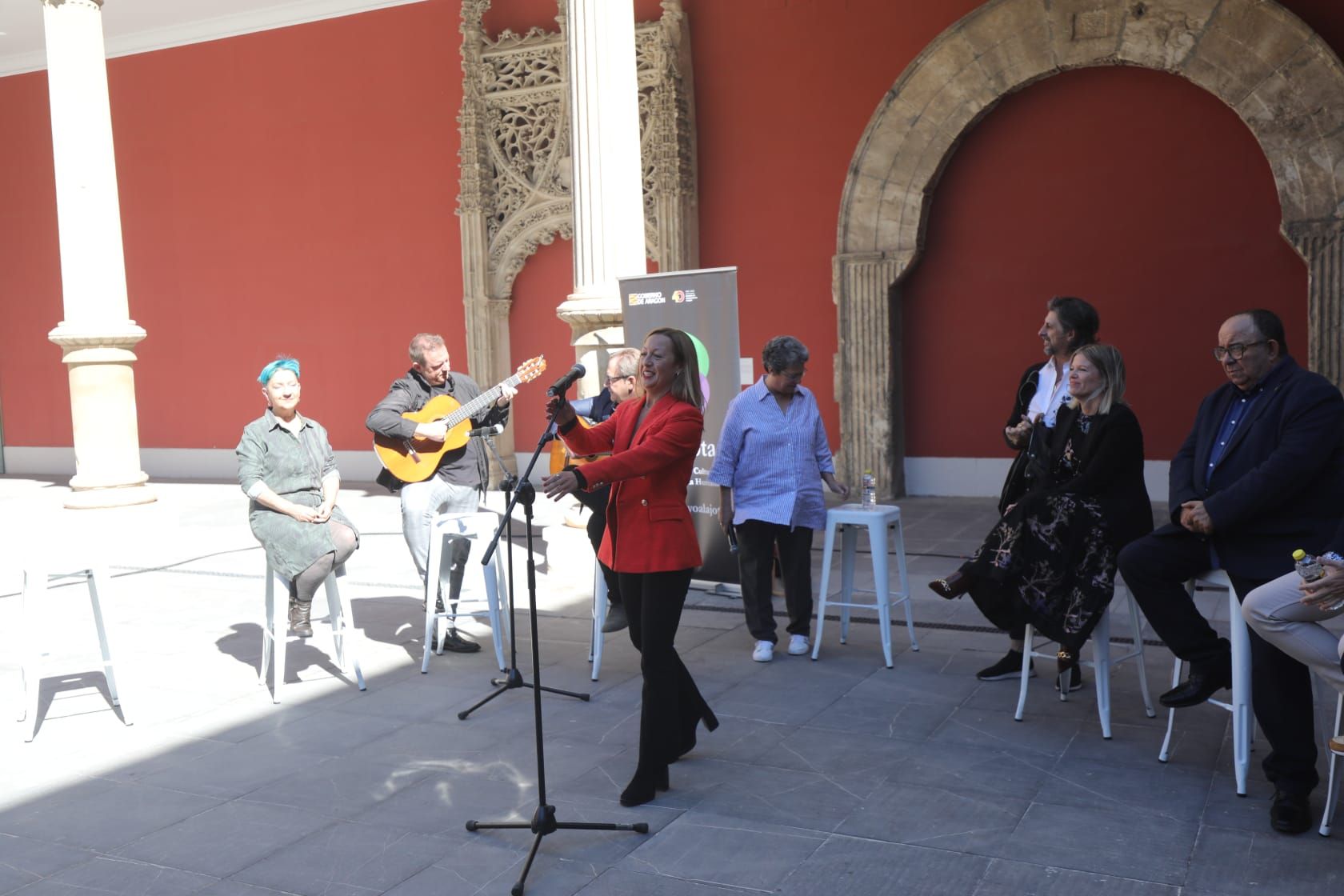 FOTOGALERÍA | Así ha sido la tertulia cantada dentro de la campaña #yoapoyoalajota en el Museo de Zaragoza