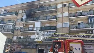 Alarma en Fuenlabrada: un incendio arrasa un piso y deja ocho vecinos en el hospital