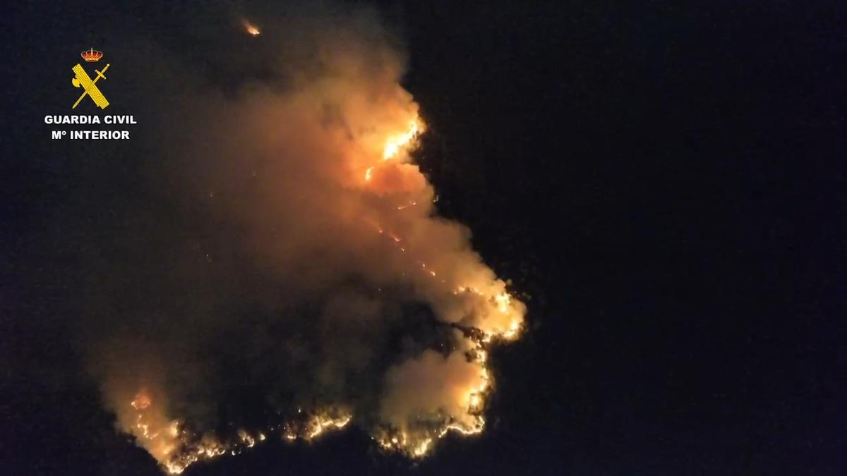 Imágenes captadas por dron de la Guardia Civil del incendio de la Vall d'Uixó