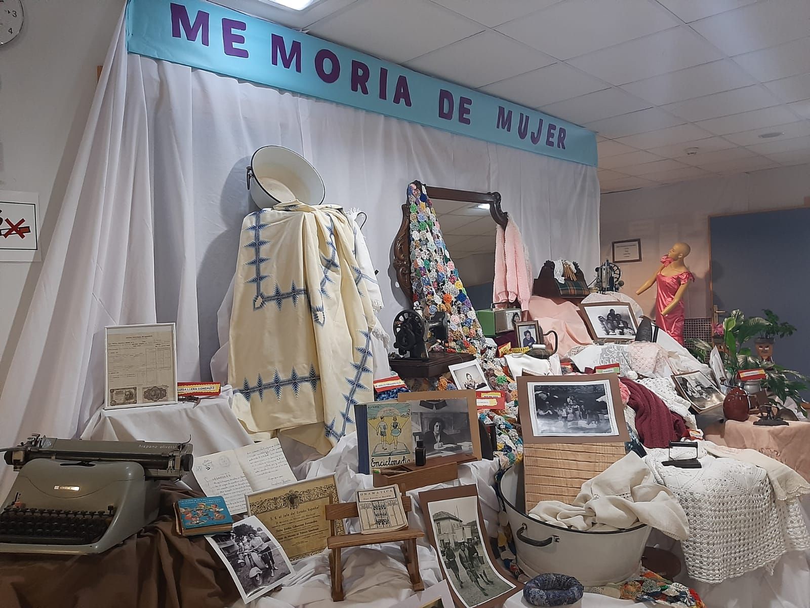 Todas las fotos del Día de la Mujer en la residencia del ERA en la Pola: así ha sido el homenaje a Conrada Estrada