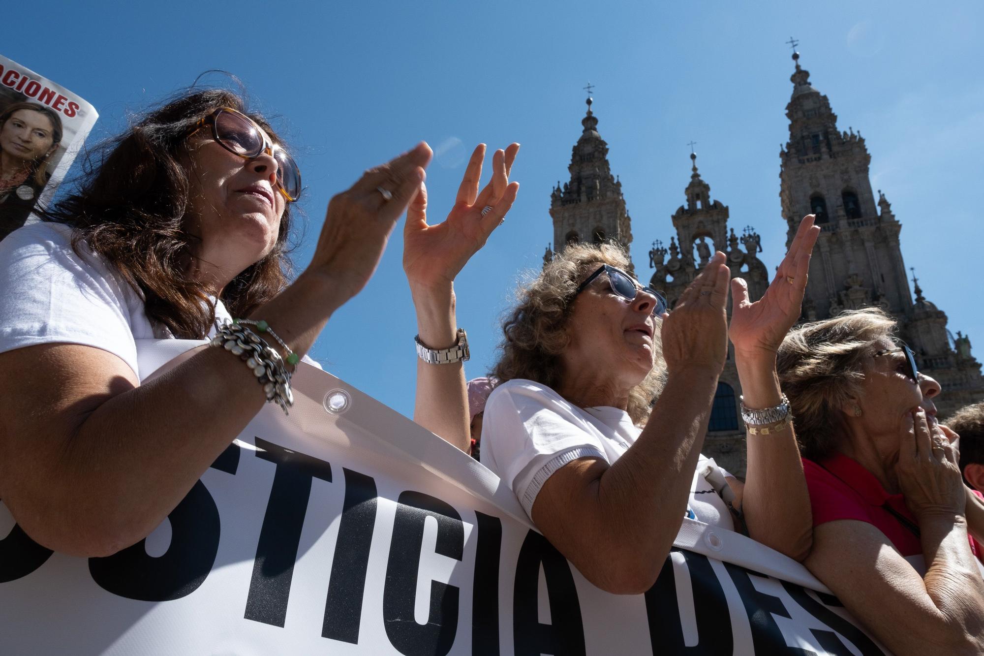 Las víctimas de Angrois se concentran en el Obradoiro en el noveno aniversario del accidente