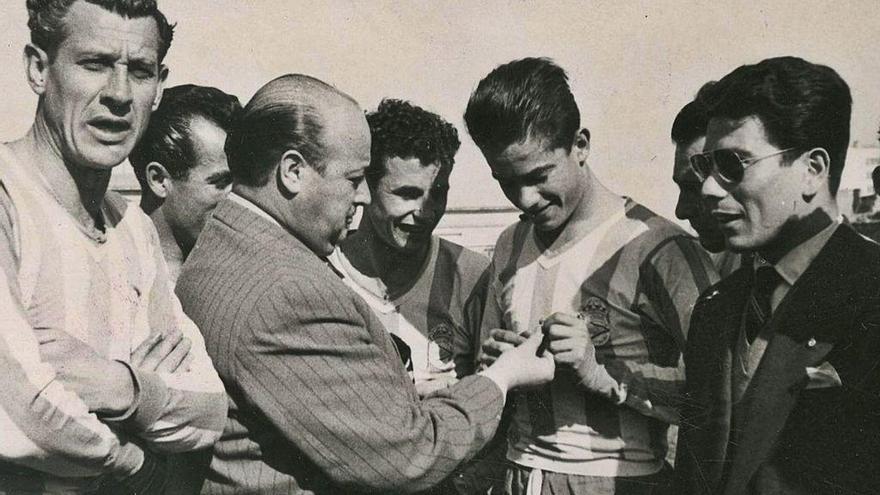Zubieta, a la izquierda con un joven Luis Suárez y Dagoberto Moll.