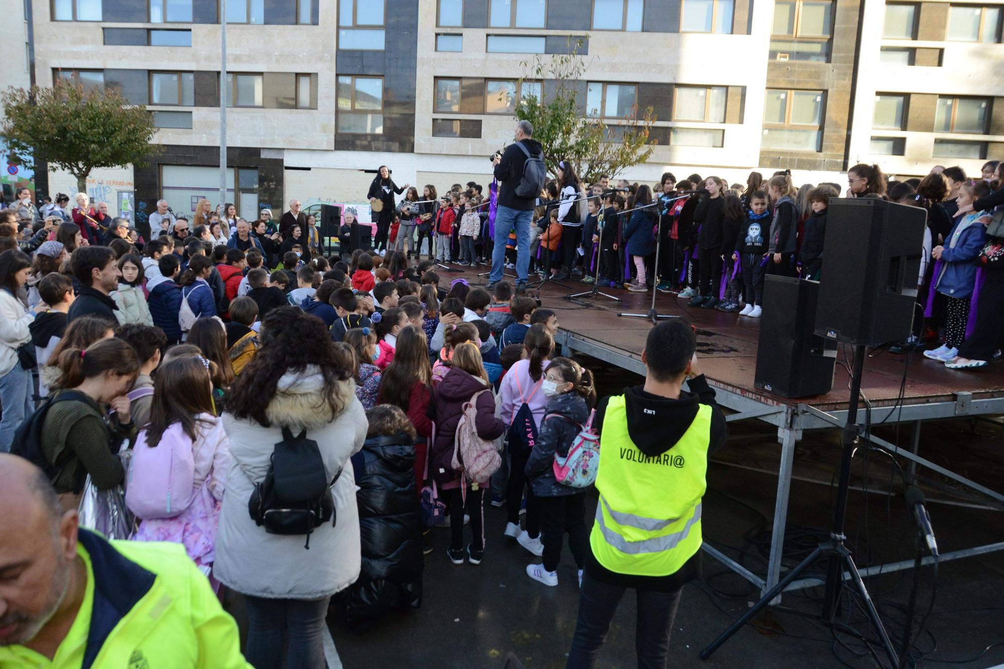 La celebración del Día Internacional contra las Violencias Machistas en Cangas