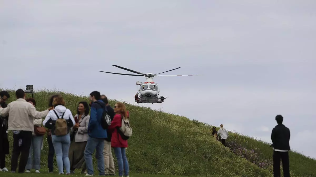 Expectación en Gijón por un simulacro de rescate en el Cerro