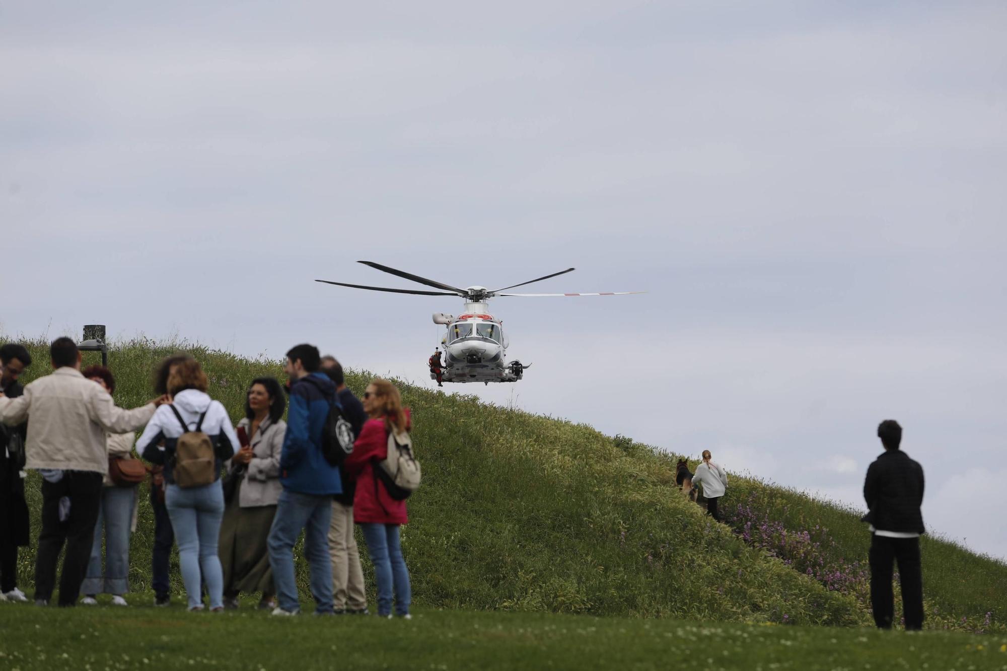 Expectación en Gijón por un simulacro de rescate en el Cerro (en imágenes)