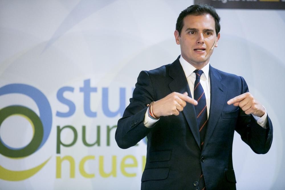 Albert Rivera participa en un desayuno informativo en Asturias