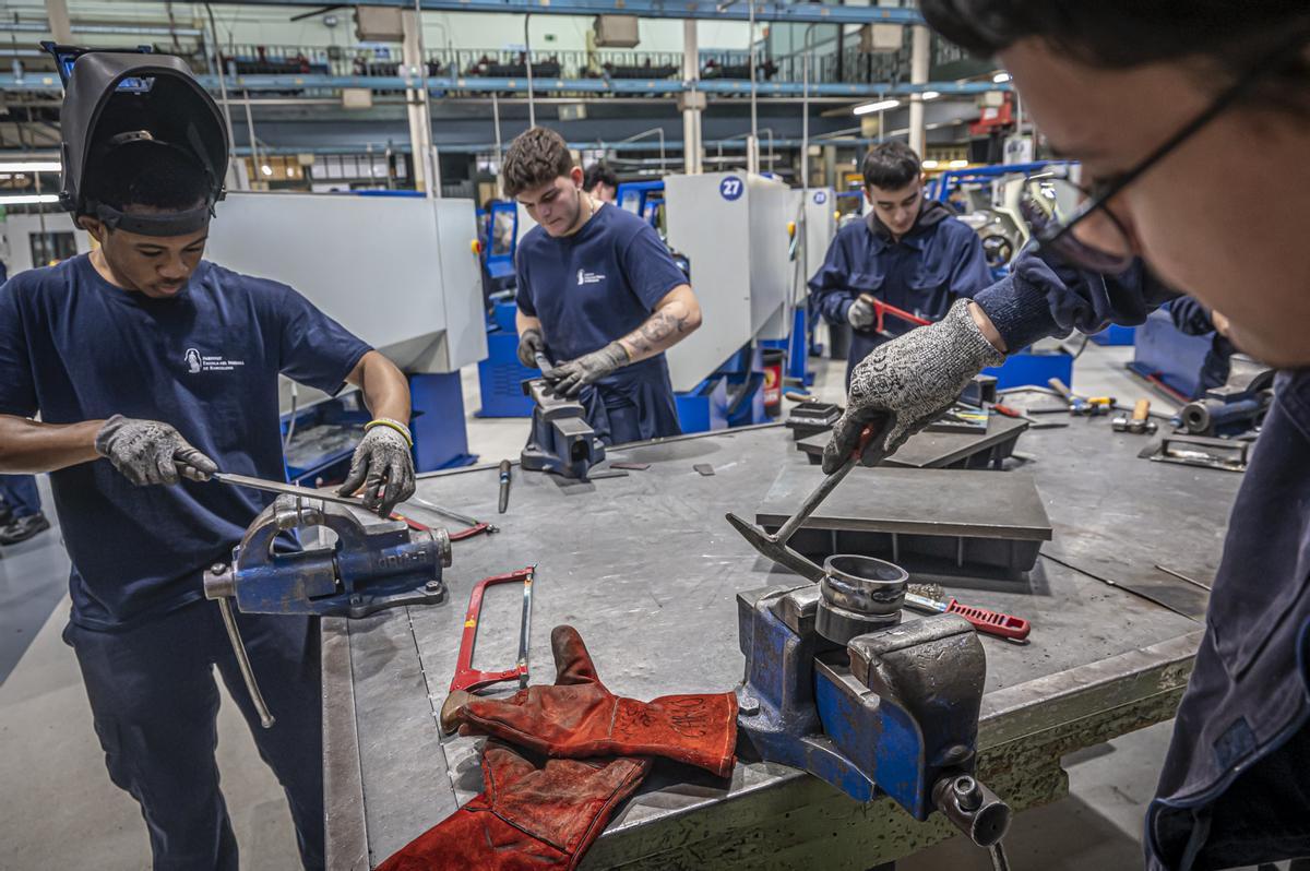 Alumnos de FP en la Escuela Industrial de Barcelona