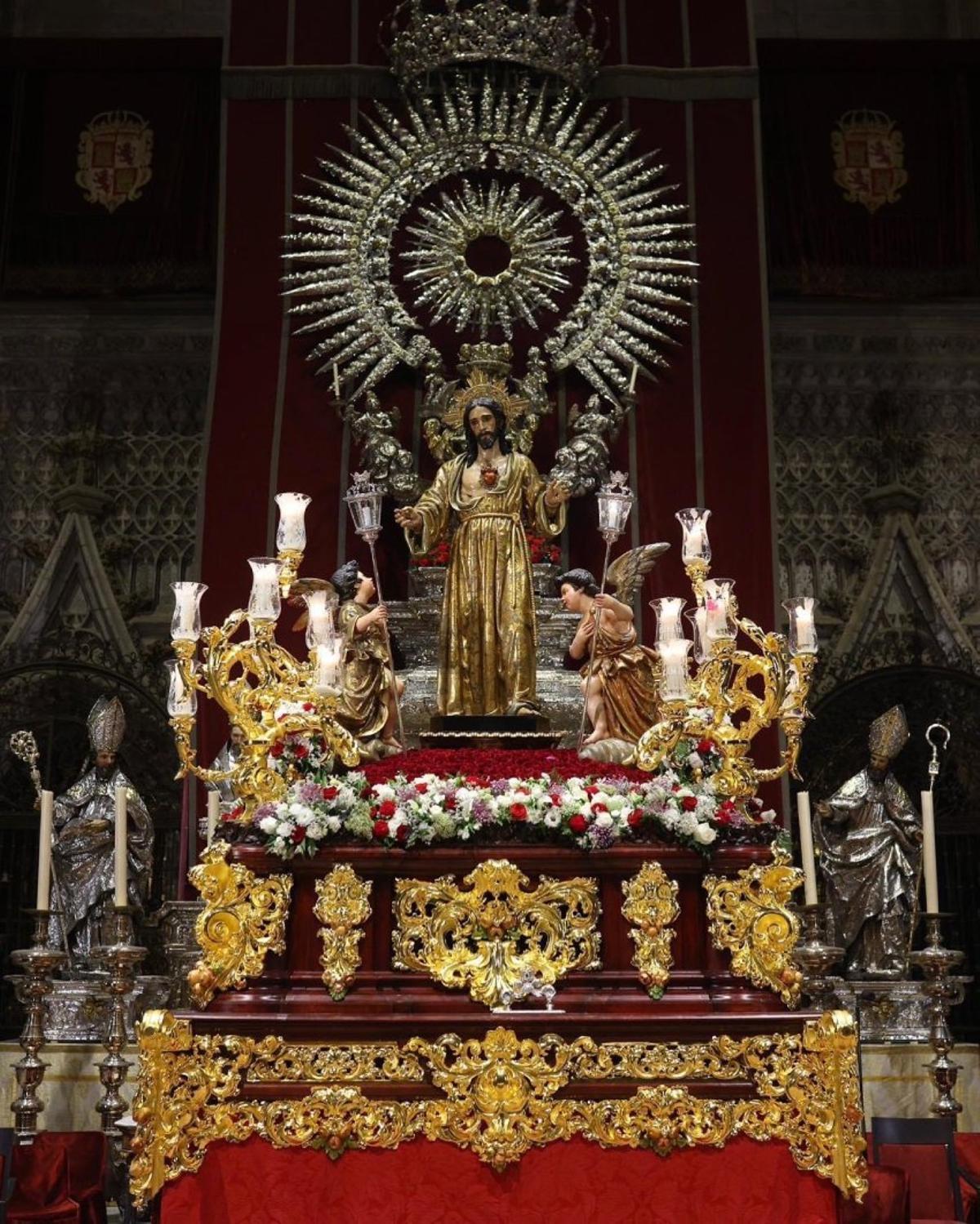 El sagrado Corazón de Jesús en el Altar del Jubileo por el 125 aniversario de la consagración de la Archidiócesis y los 75 años de la construcción del monumento al Sagrado Corazón en San Juan de Aznalfarache