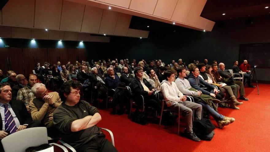 Público en la conferencia de ayer.