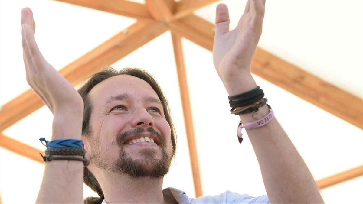 zentauroepp40059547 leader of left wing party podemos  pablo iglesias  applauds 170911131157