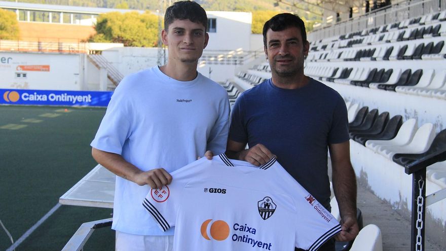 Gaizka Buades tras fichar por el Ontinyent 1931 CF.