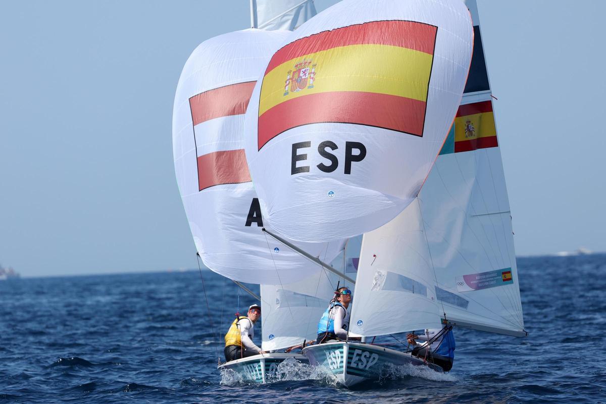 Jordi Xammar y Nora Brugman en la Medal Race de 470 mixto de los JJOO