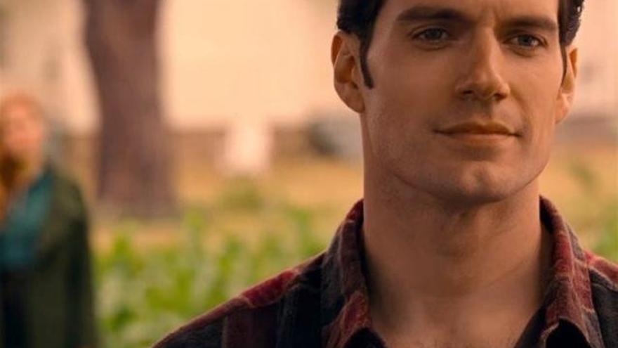 Henry Cavill interpreta a Superman