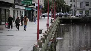 Un vertido tiñó de oscuro el río O Con y su rastro se perdió en Rubiáns