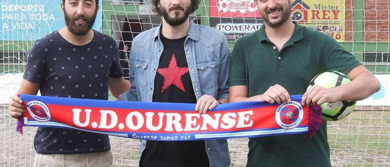 Aitor Martínez, Xurxo y Samuel Vázquez, ayer, en el estadio de O Couto. // Iñaki Osorio