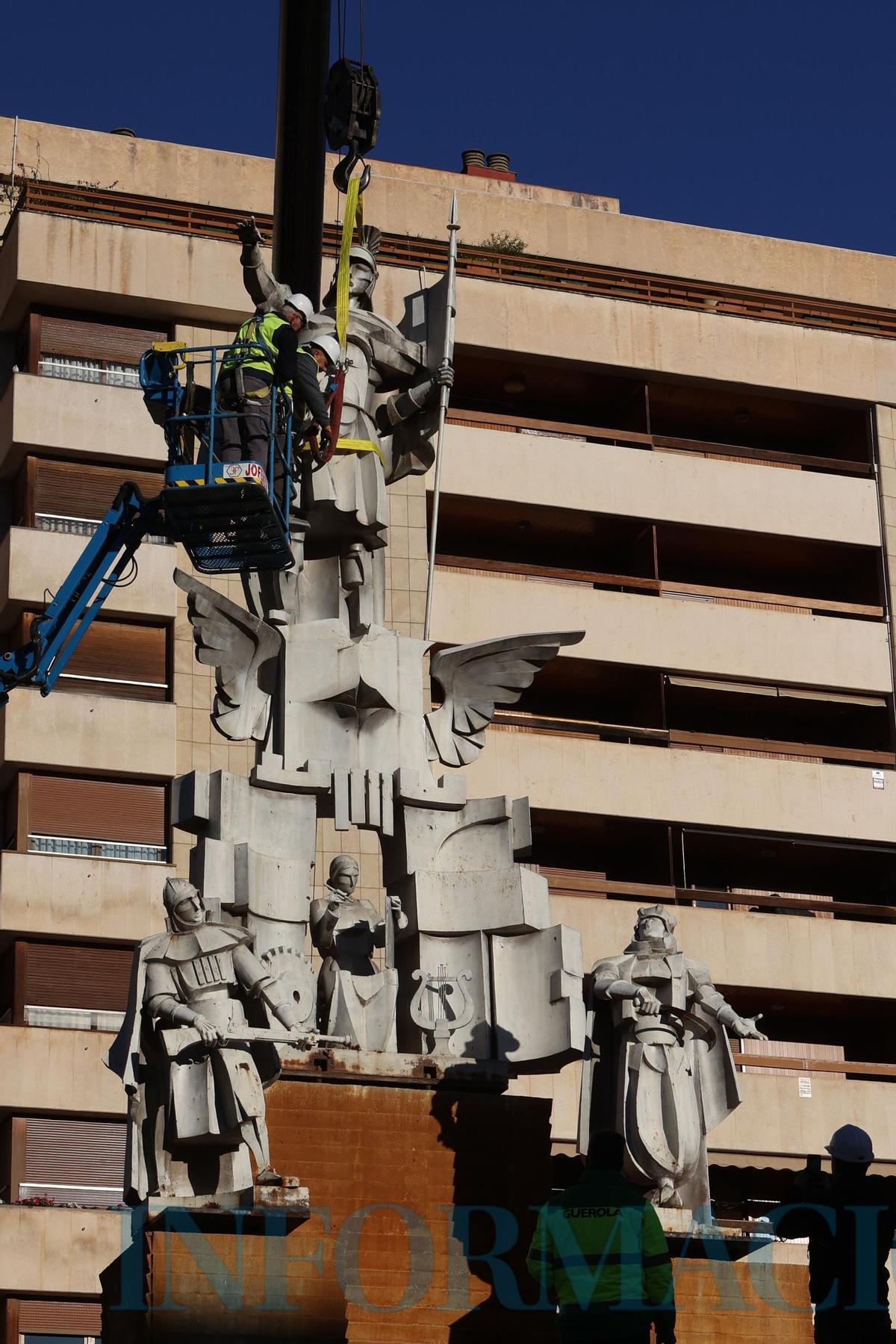 Retiran la imagen de San Jorge de la Rosaleda de Alcoy