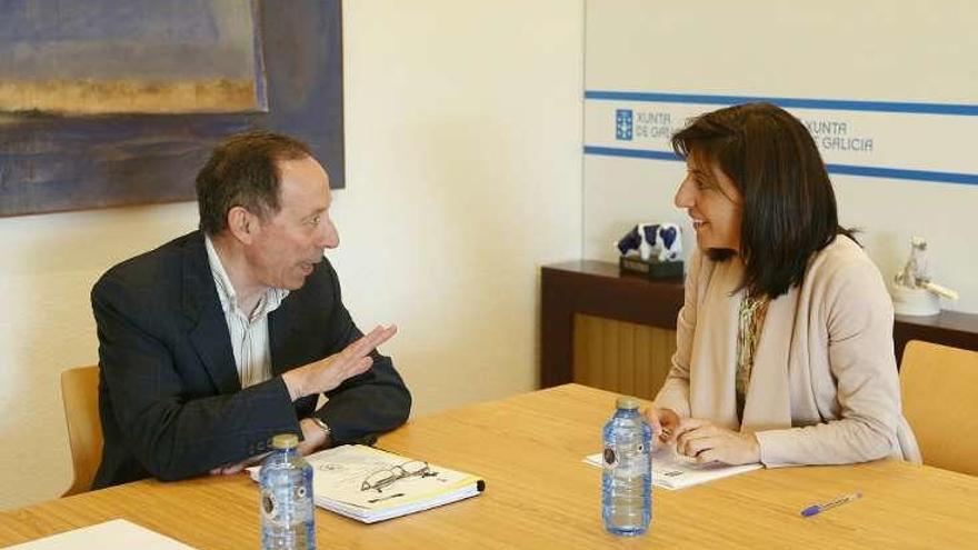 Manuel Prado y Ángeles Vázquez en su reunión de ayer. // FdV