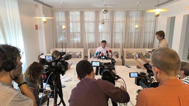 El presidente del Consell de Formentera, durante la rueda de prensa celebrada ayer en un local de Sant Francesc | P. M.