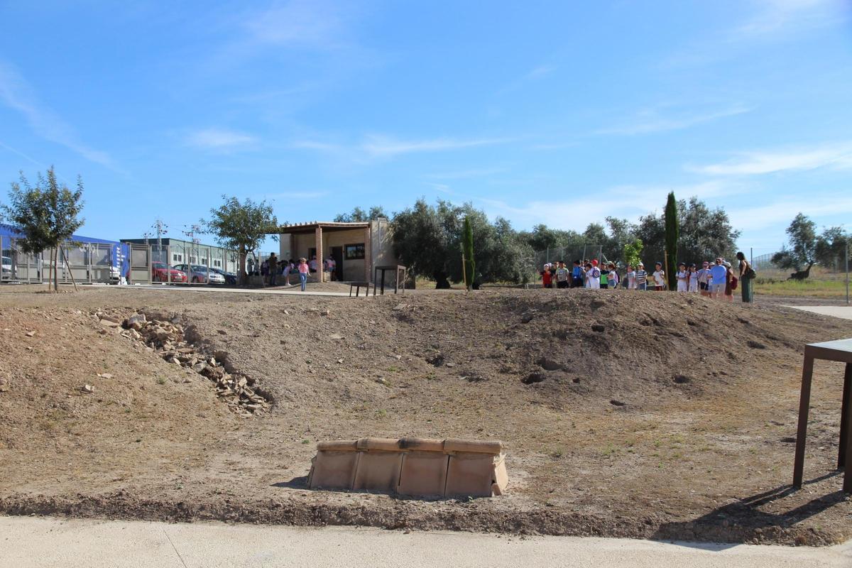 Actividad escolar en el yacimiento de Los Tejares de Lucena.