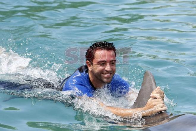 Los jugadores del Barça se divirtieron con los delfines