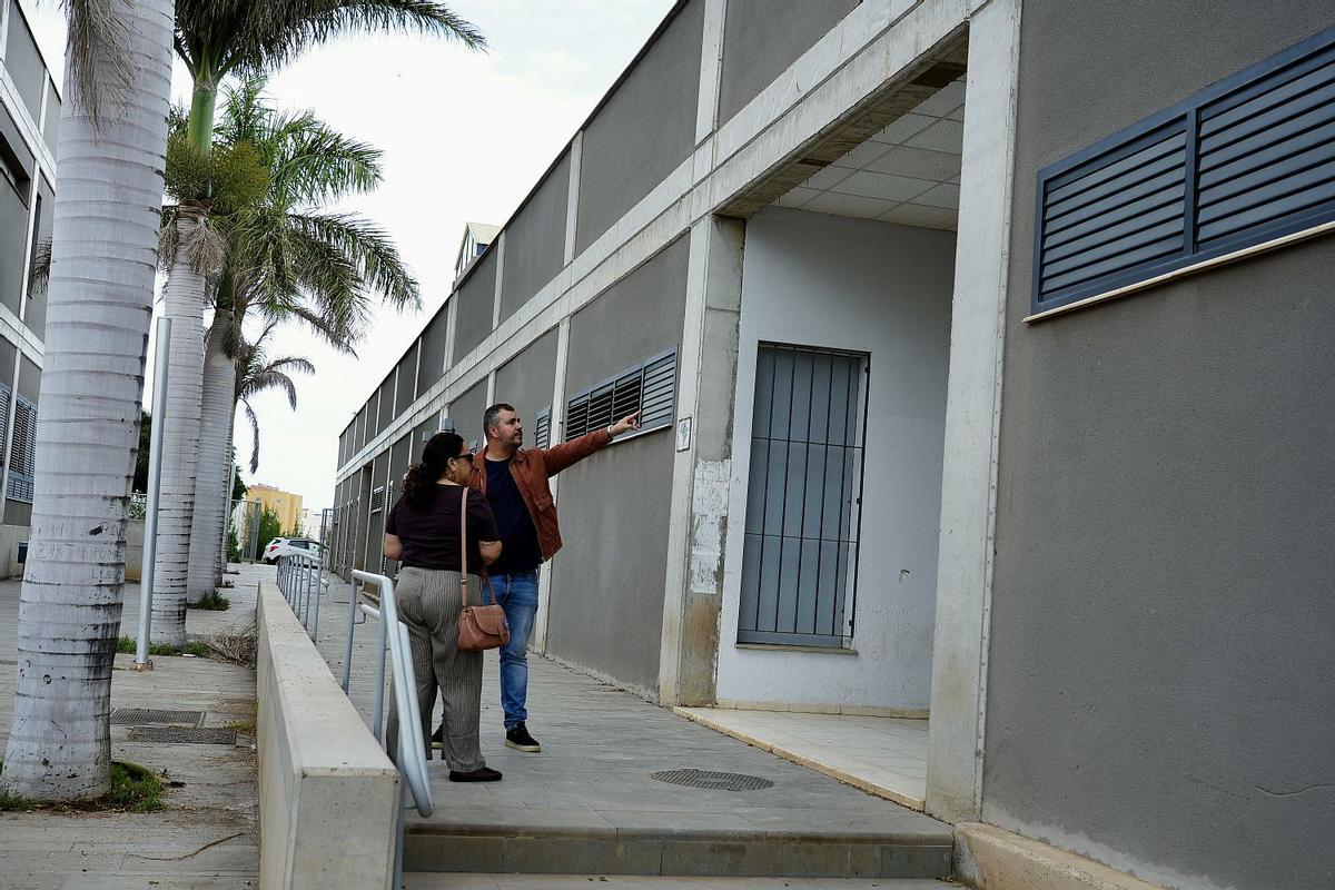 El concejal Saúl Goyes en el edificio donde se prestará donde se instalará el nuevo dispositivo para afrontar el proceso de regularización.