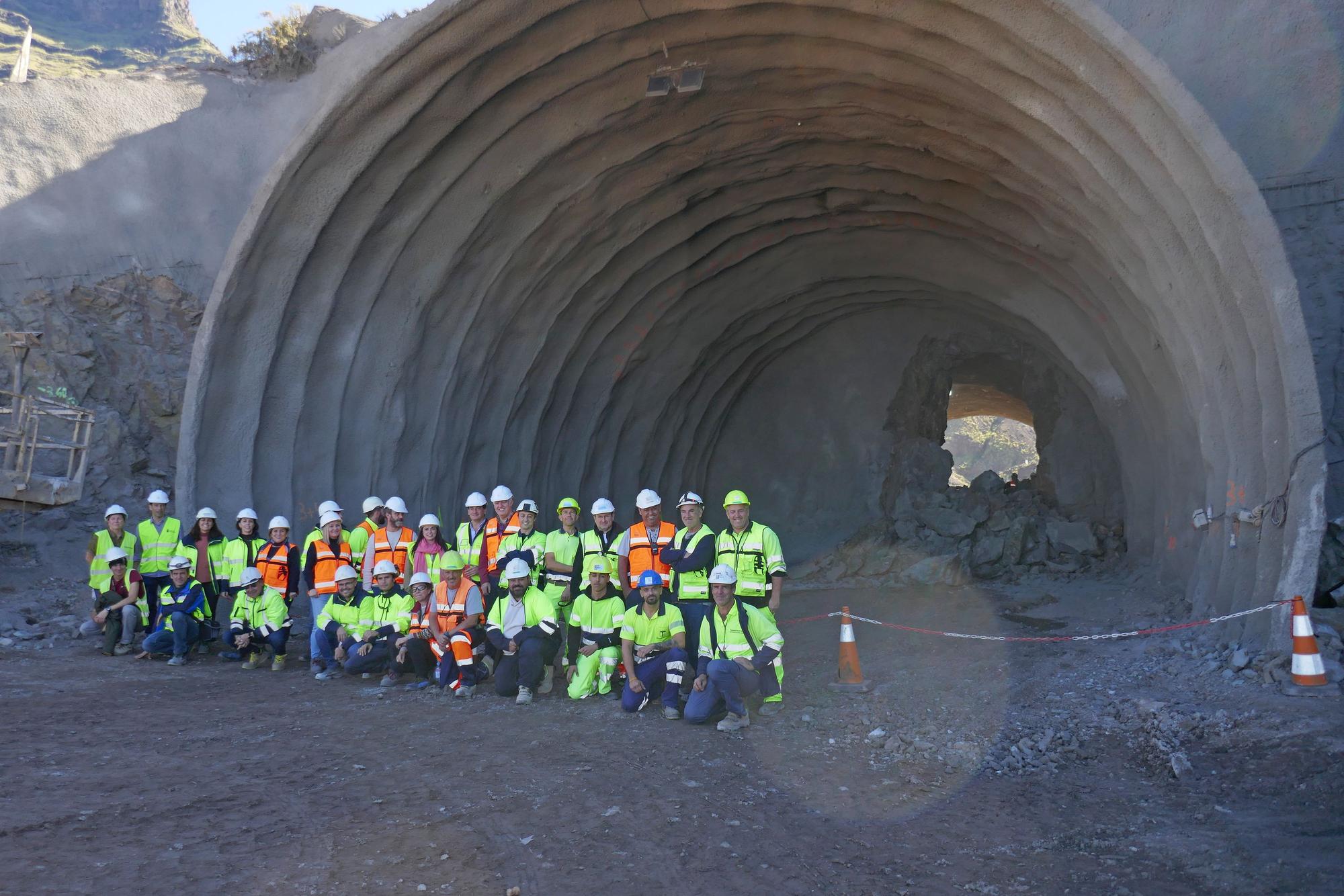 Obras Públicas termina la perforación de los nueve túneles de la carretera de La Aldea