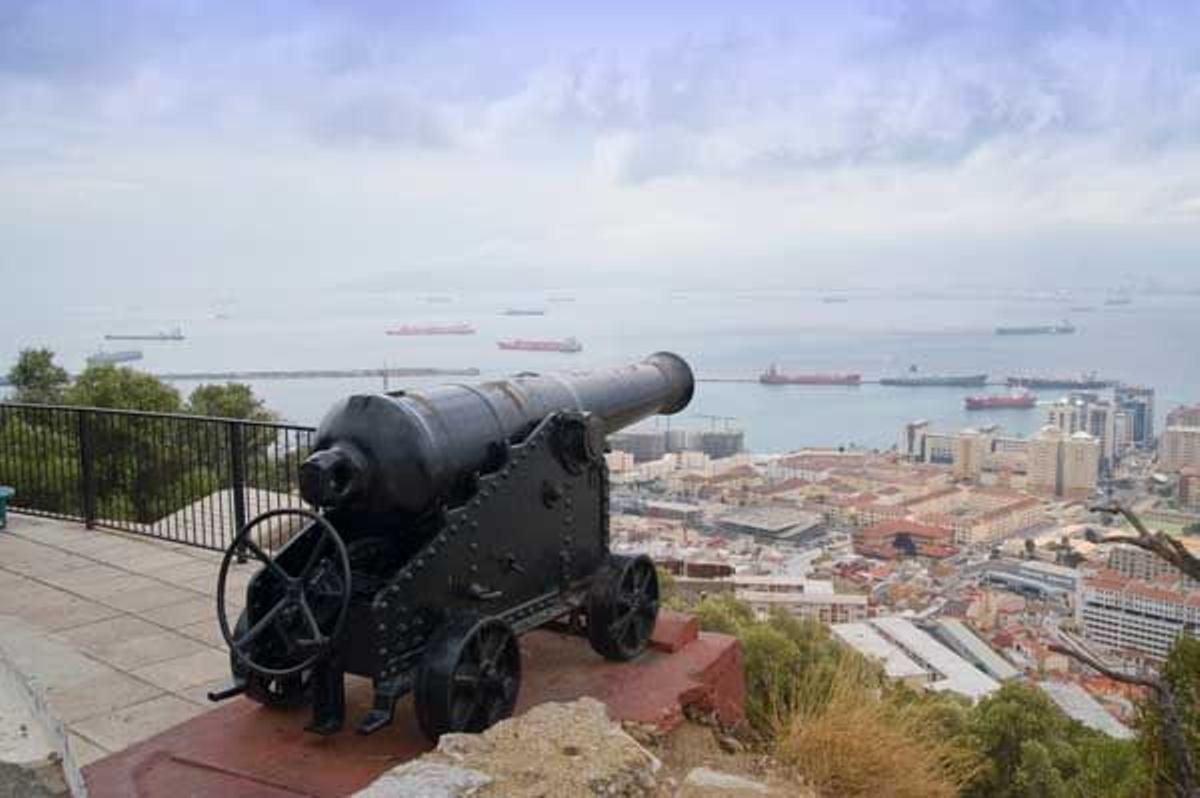 Viejo cañon sobre Gibraltar.