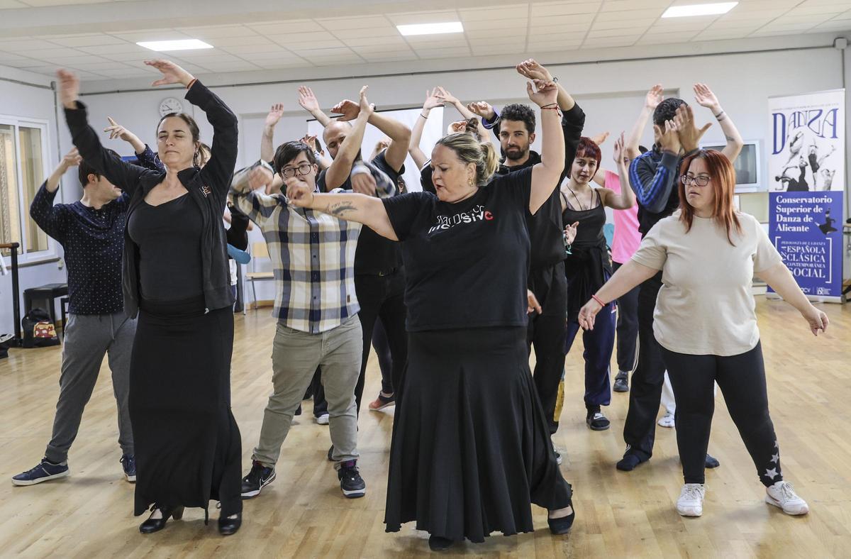 Clase de flamenco para personas invidentes en el Conservatorio Superior de Danza de Alicante