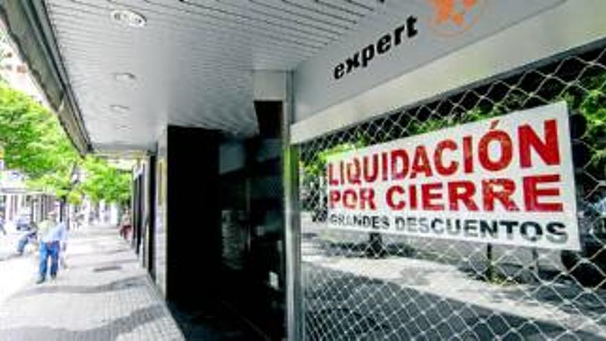 Expert cierra sus tiendas en Cánovas y Antonio Hurtado