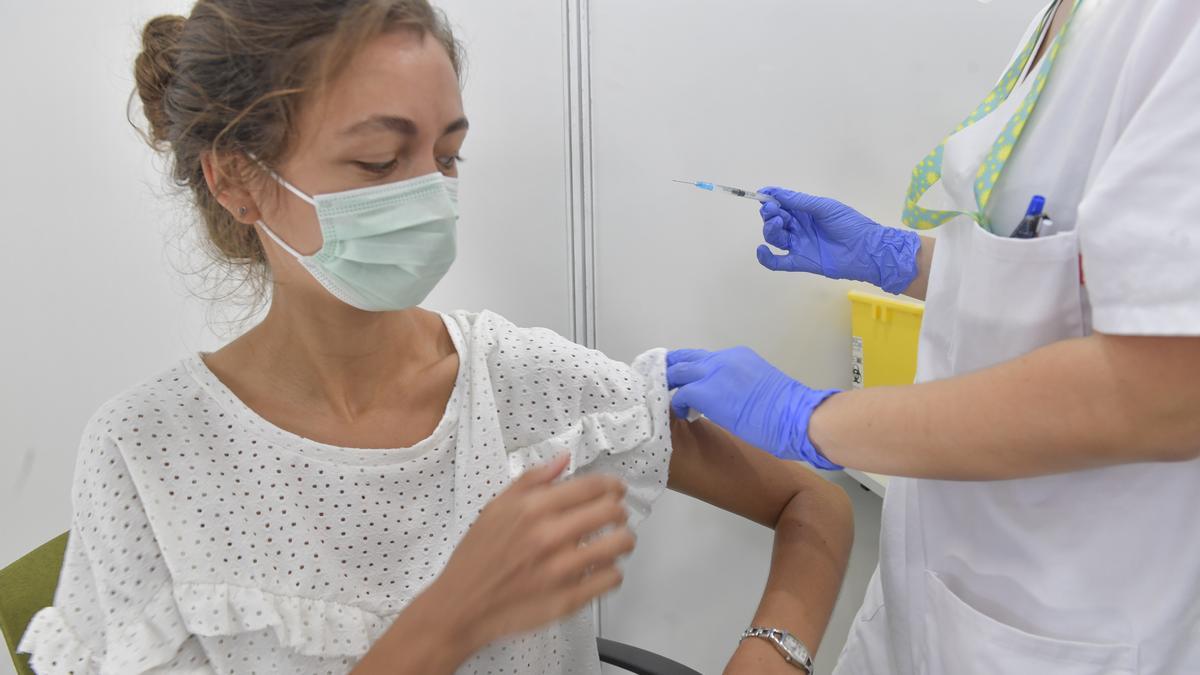 Vacunación de mayores de 18 años en Canarias sin cita previa.