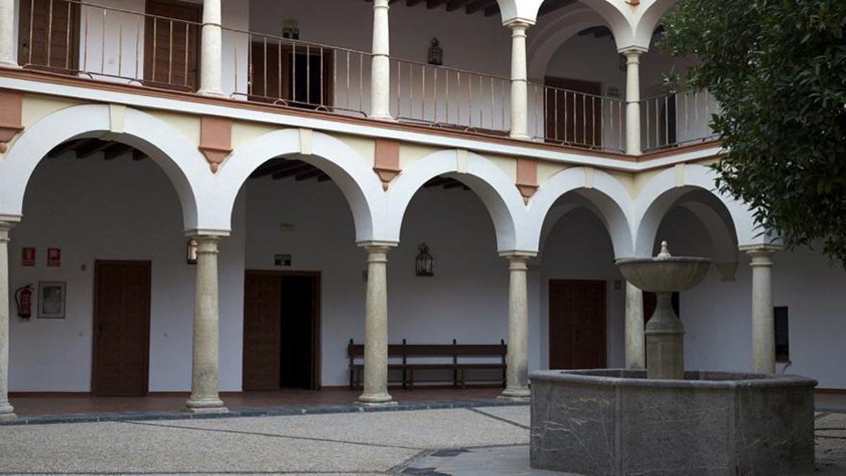 Interior del claustro de la Fundación Antonio Gala.