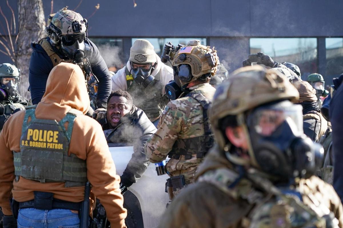 Represión de una protesta en Minneapolis, el pasado enero, tras el asesinato de Alex Pretti a manos de agentes migratorios.