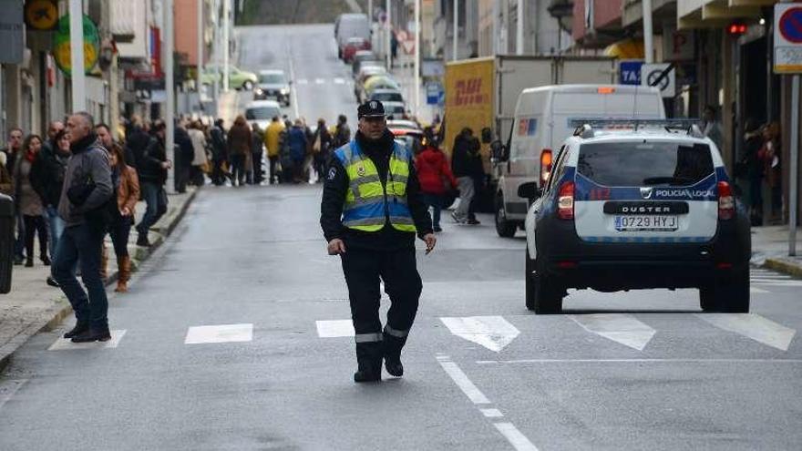 Un agente de la Policía Local de Bueu. // Gonzalo Núñez