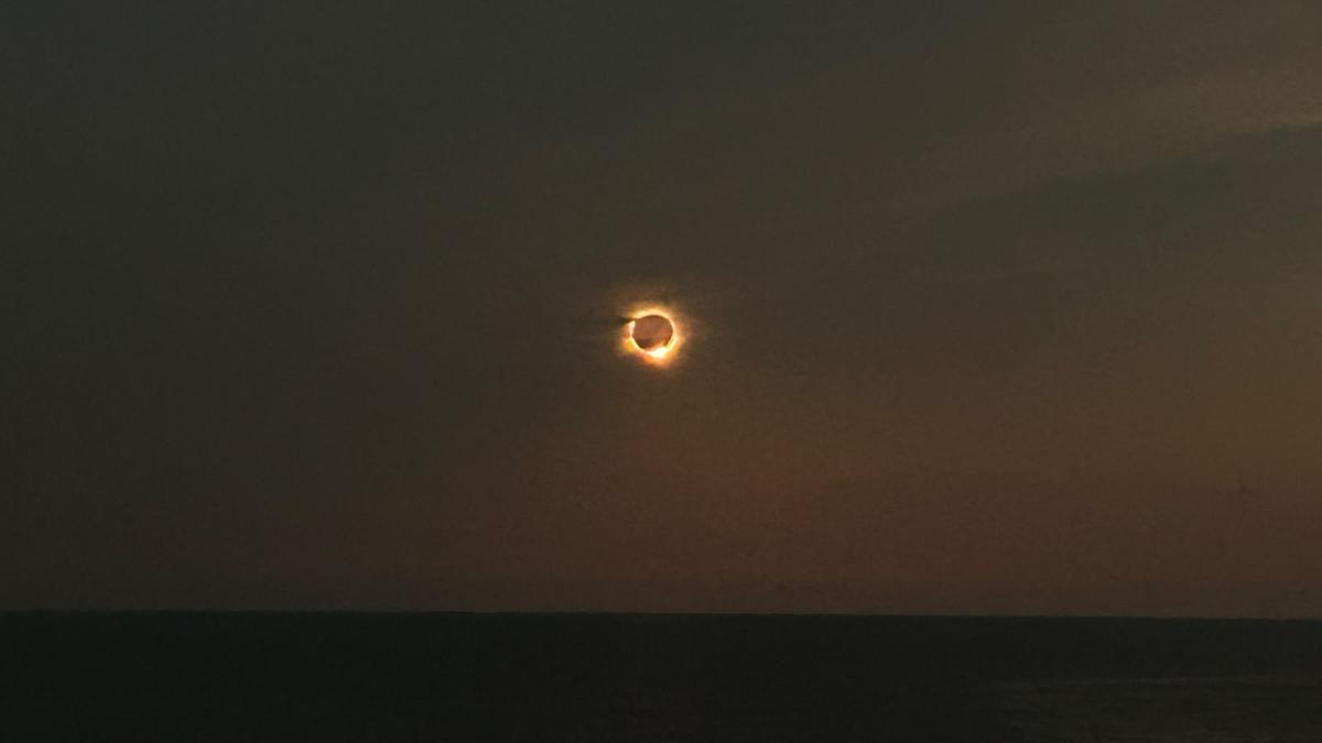 El eclipse, desde el barco de Transmed.