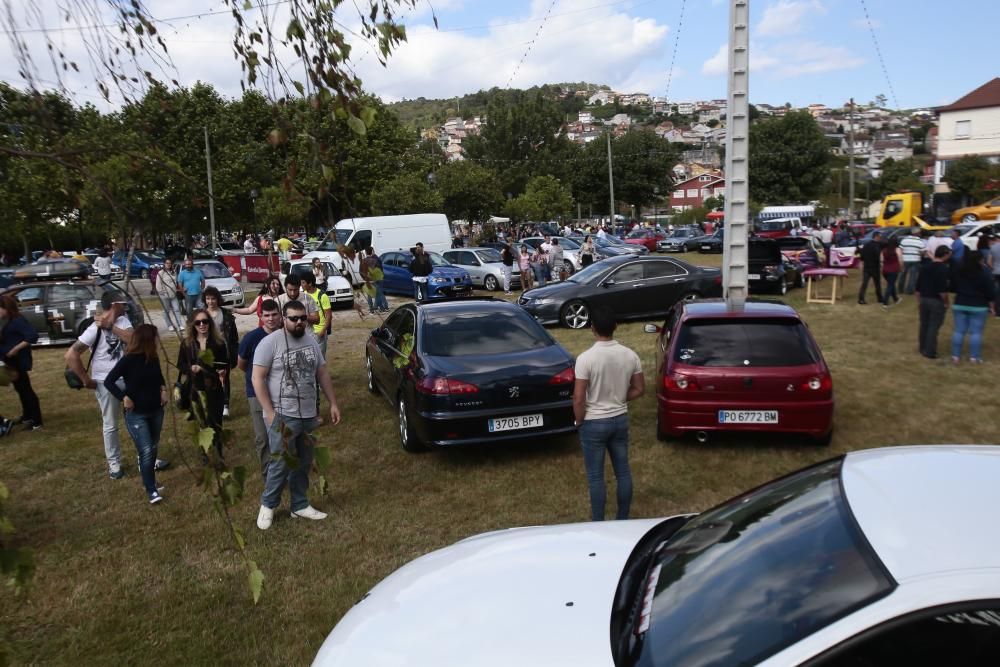 Múscia a todo volumen y coches de diseño en la playa redondelana