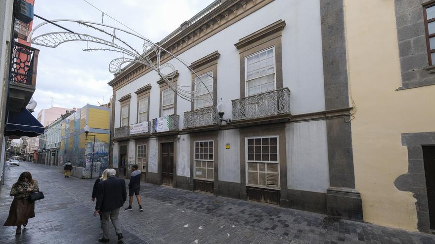 La protección de una casona histórica de Triana: la fachada y el patio noble de Cano 12 seguirán blindados