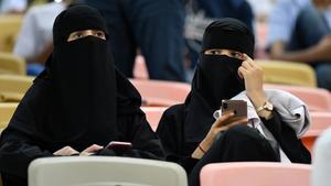 Mujeres saudís, en la semifinal de la Supercopa de España celebrada en Arabia Saudí. 