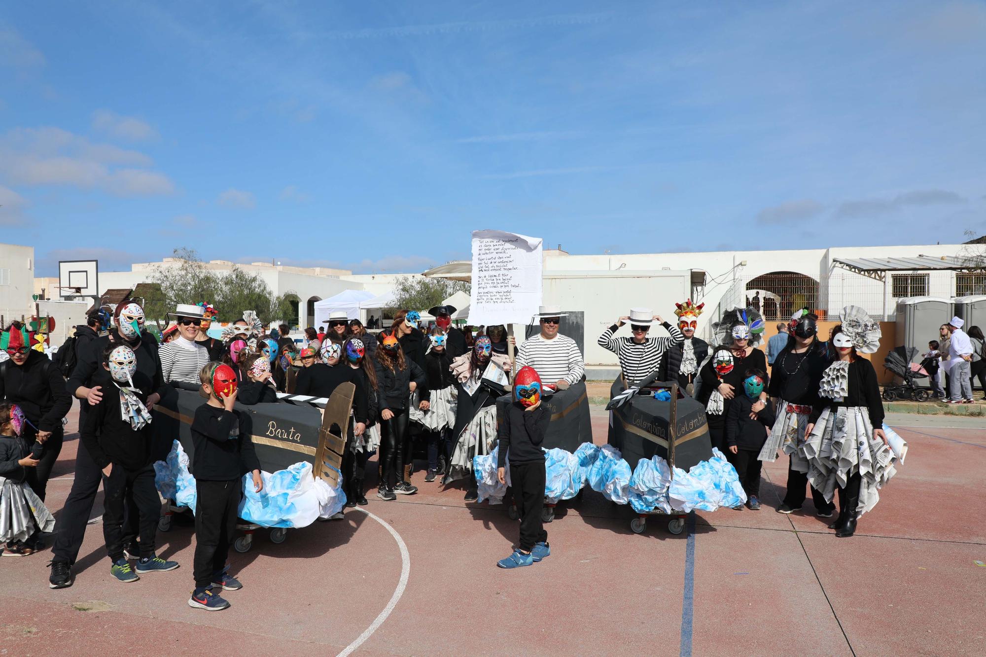 Todas las imágenes de la rúa de Carnaval en Formentera 2023