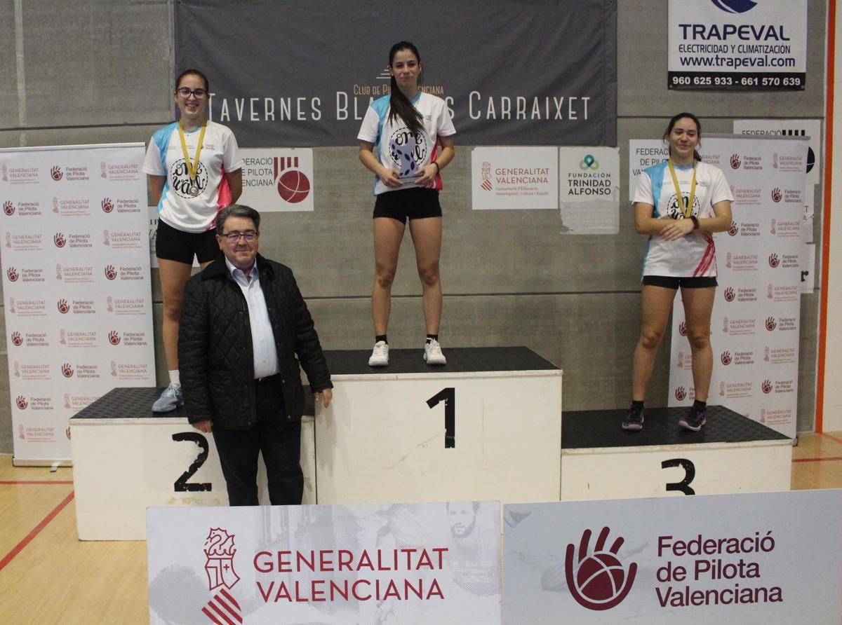 Podi Femení A One Wall individual.