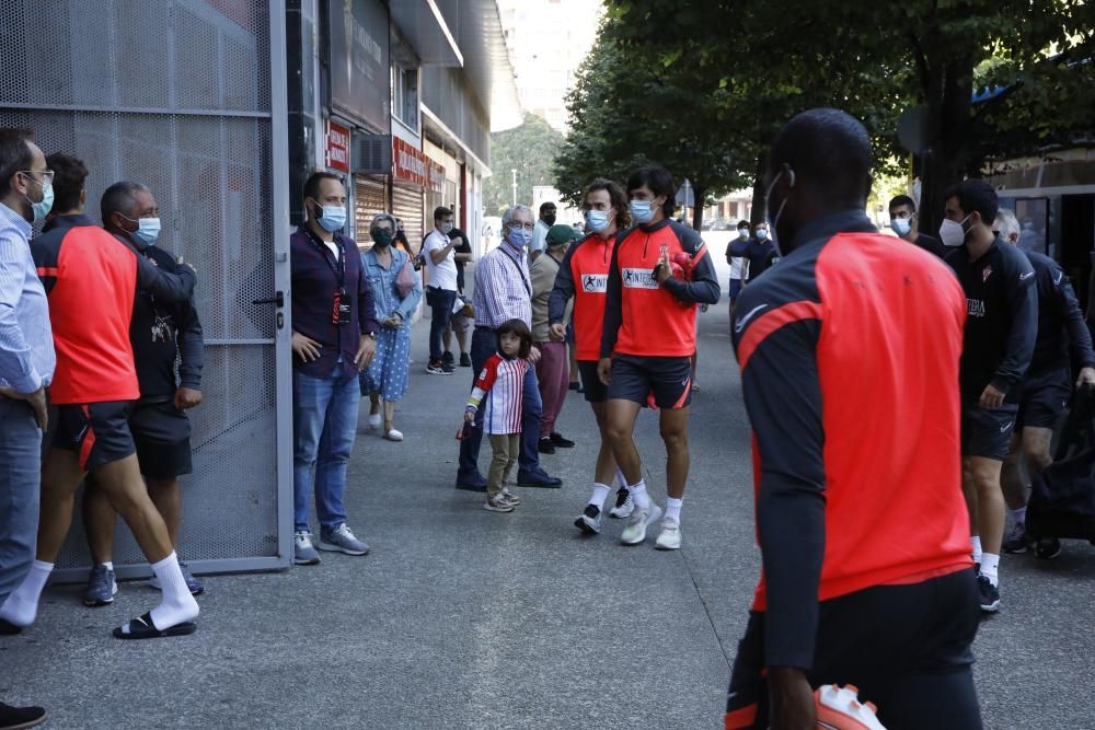 Entrenamiento del Sporting en El Molinón