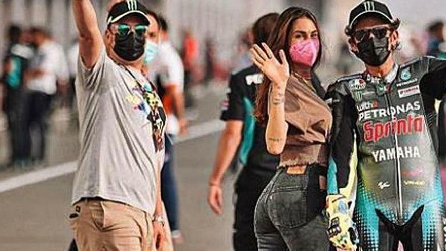 La novia de Rossi: &quot;En el paddock me miraban el culo&quot;