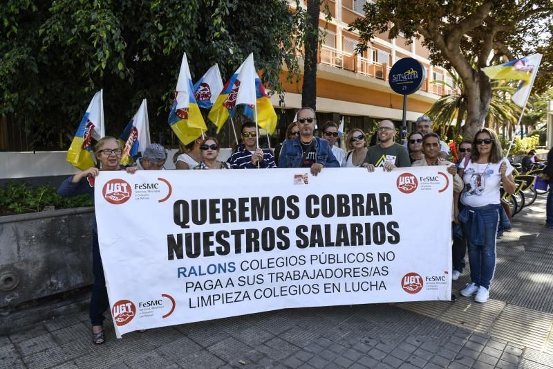 LAS PALMAS DE GRAN CANARIA  05-12-2018 LAS PALMAS DE GRAN CANARIA.  ManifestaciÓn de trabajadores de limpieza de RALONS delante de las Oficinas Municipales.  FOTOS: JUAN CASTRO  | 05/12/2018 | Fotógrafo: Juan Carlos Castro