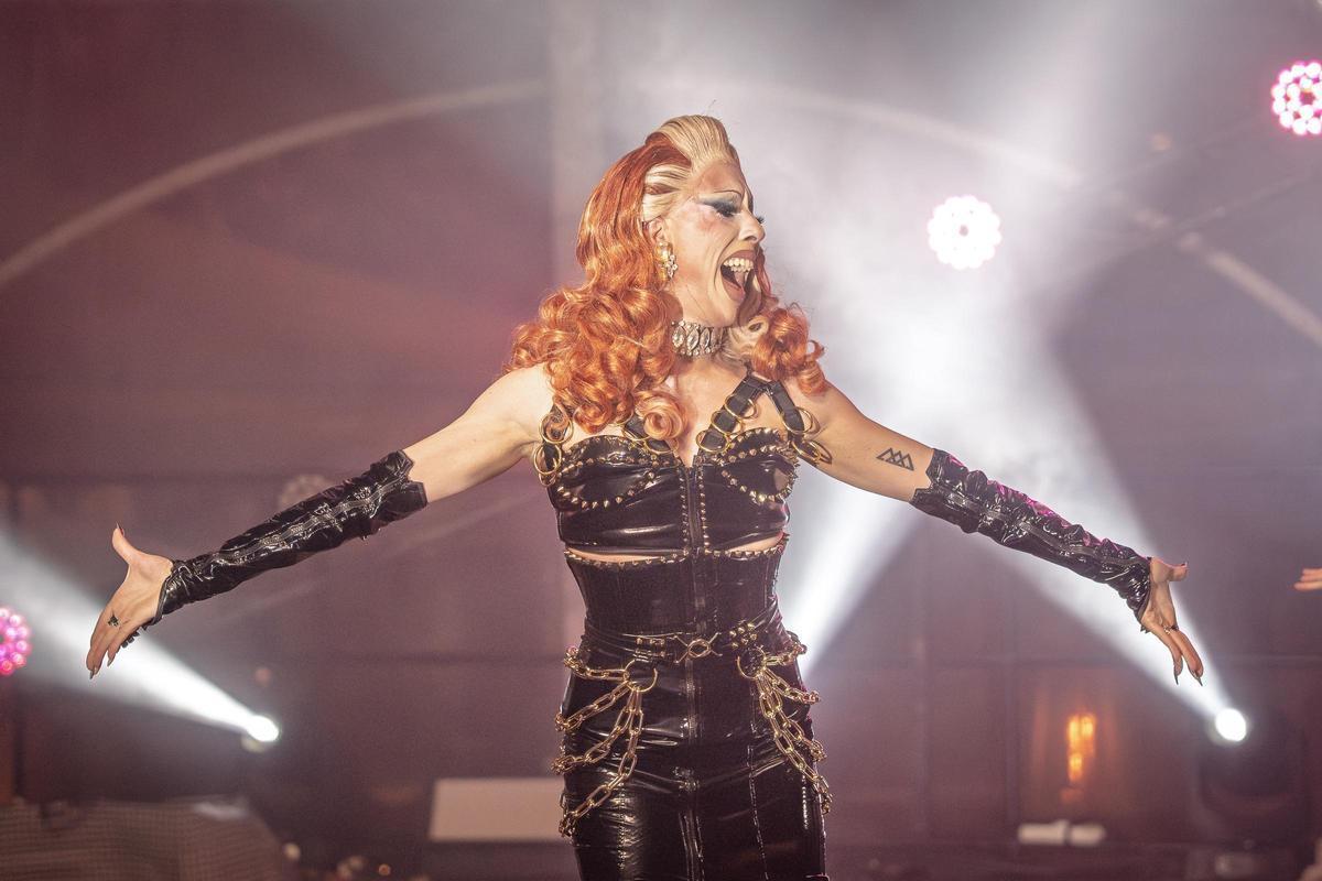 Actuación en la gala drag de Mérida, con música en directo y puesta en escena, en imagen de archivo.