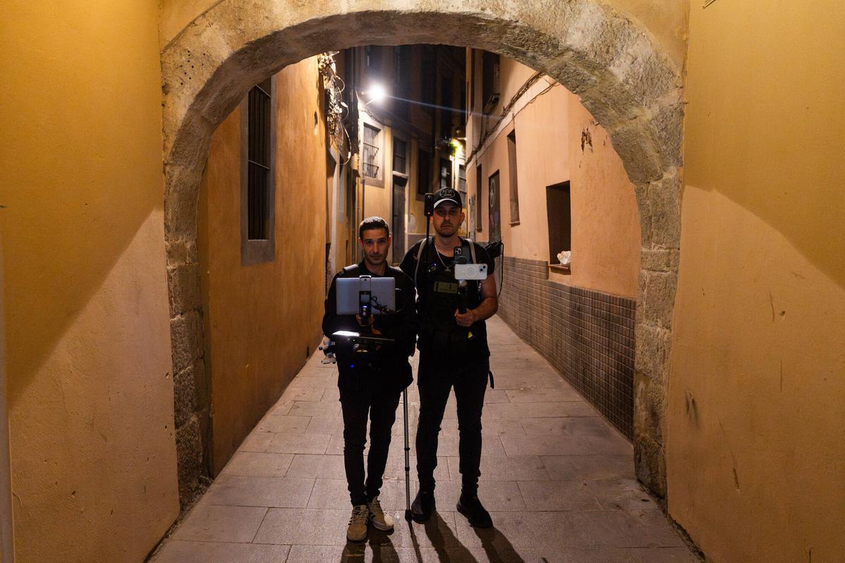 Psicofonies en viu Ruta paranormal per Ciutat Vella amb els caçafantasmes més virals