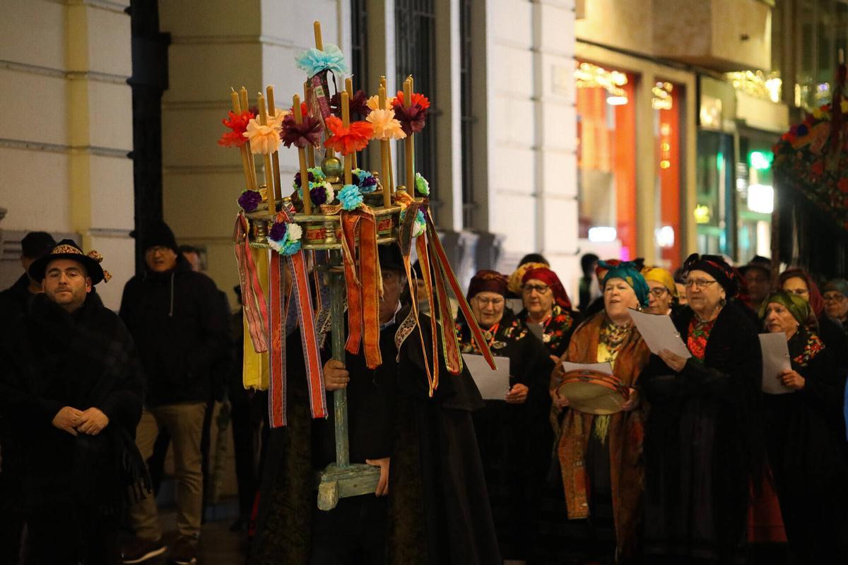 GALERÍA | Desfile de ramos de Navidad en el centro de Zamora