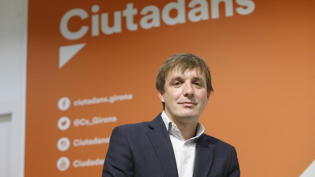 Héctor Amelló, a la seu de Ciutadans a Girona.