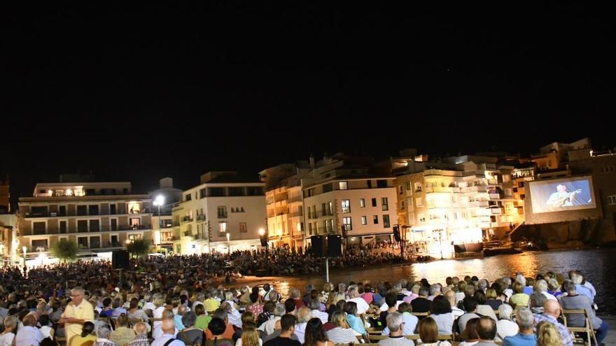 Multitudinària cantada d&#039;havaneres