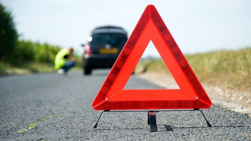 En caso de avería o accidente con el coche, es obligatorio utilizar los triángulos de emergencia para avisar al resto de conductores.