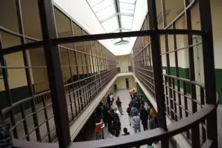 Conato de motín en la cárcel de Asturias: tres funcionarios heridos por un grupo de reclusos